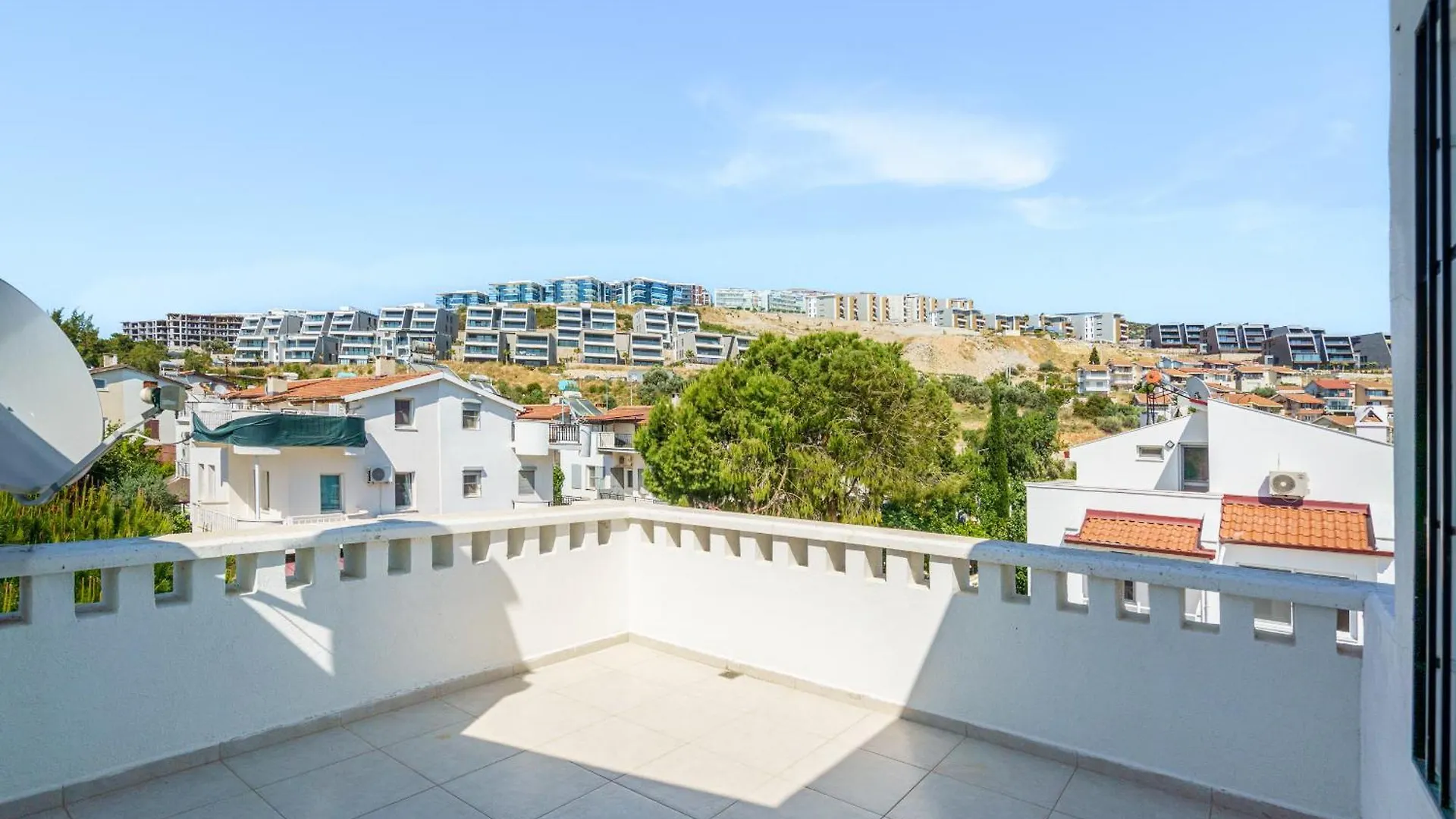 Semi Detached Villa In Complex With Shared Semi Olympic Swimming Pool In Kusadası Ferienhaus