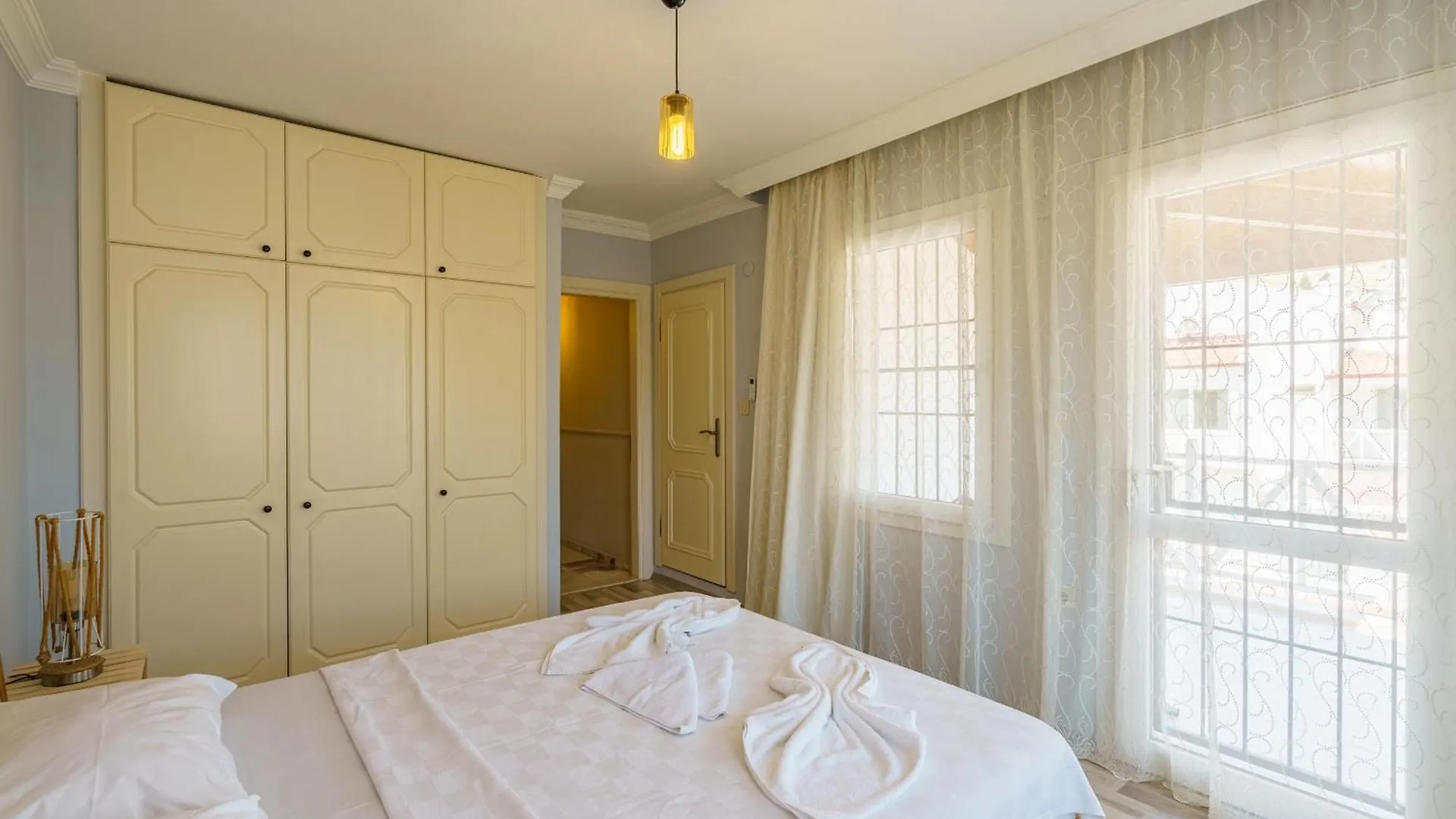 Semi Detached Villa In Complex With Shared Semi Olympic Swimming Pool In Kusadası Ferienhaus